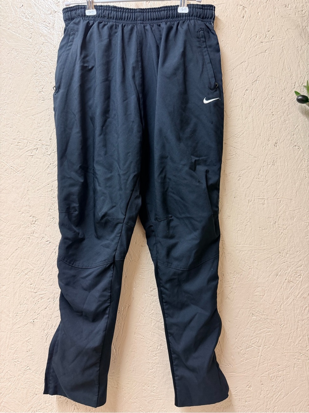Nike Black Men's Lightweight Jogger Pants with Swoosh